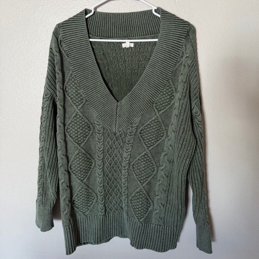 Aerie Oversized Cable Knit V-Neck Sweater Green Medium Chunky Slouchy Boho - Picture 2 of 6